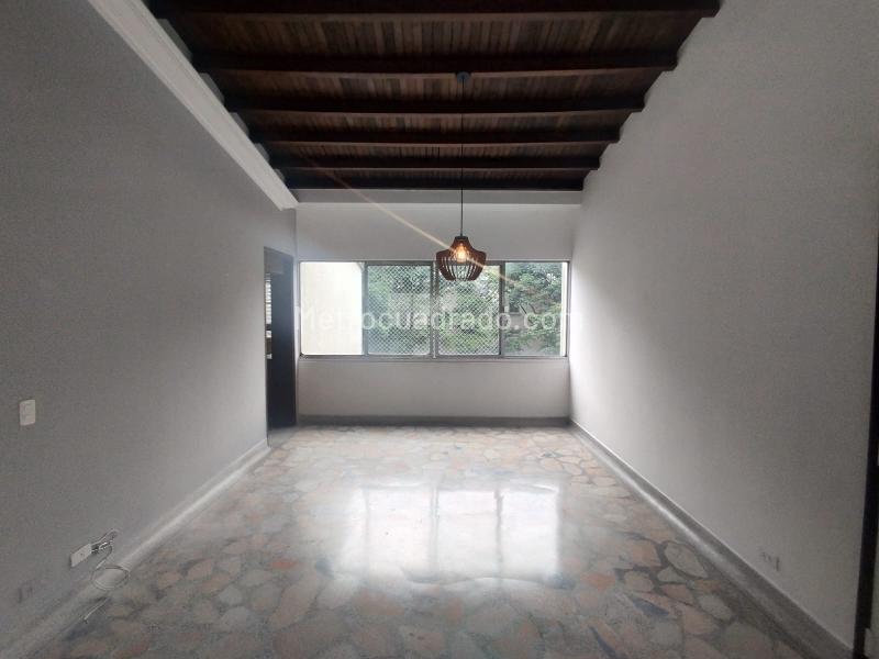 Spacious 3BR Apartment with Pool in Aguacatala