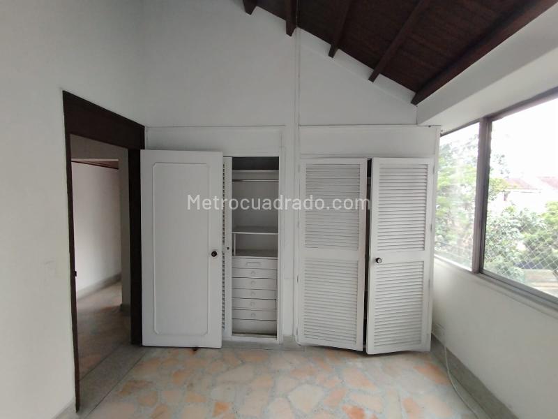 Apartamento Amplio de 3 Alcobas con Piscina en Aguacatala - 3