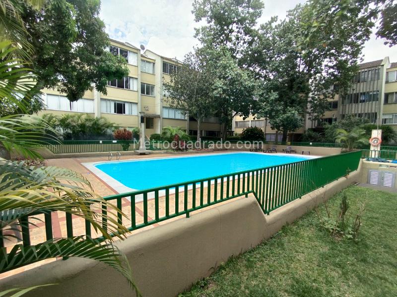 Apartamento Amplio de 3 Alcobas con Piscina en Aguacatala - 4