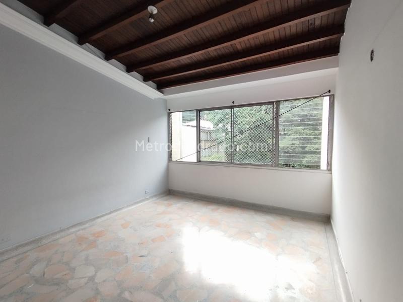 Apartamento Amplio de 3 Alcobas con Piscina en Aguacatala - 6