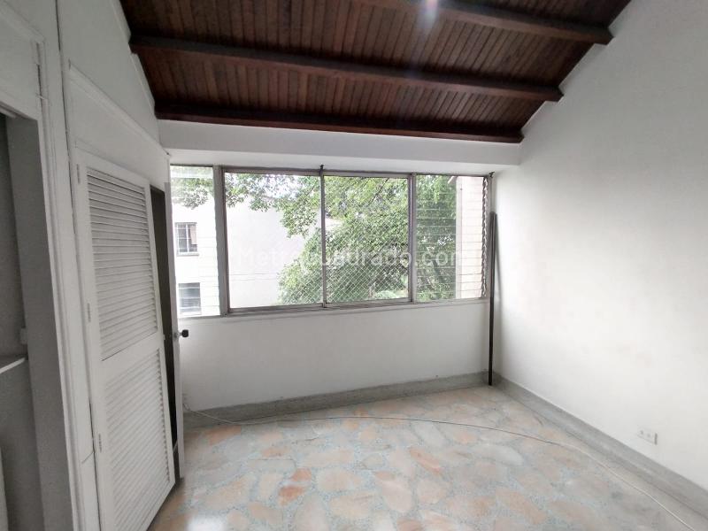 Apartamento Amplio de 3 Alcobas con Piscina en Aguacatala - 9