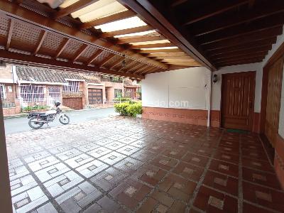 Casa de 4 alcobas en arriendo en Los Colegios, Rionegro, 380 m² · foto 2 de 20