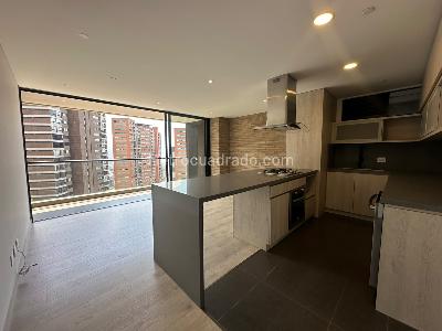 Apartamento de 2 alcobas en arriendo en Altos Del Poblado Cola Del Zorro, Medellín, 92 m² · foto 3 de 15