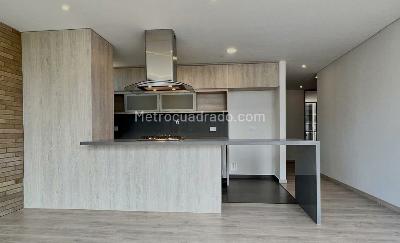 Apartamento de 2 alcobas en arriendo en Altos Del Poblado Cola Del Zorro, Medellín, 92 m² · foto 4 de 15