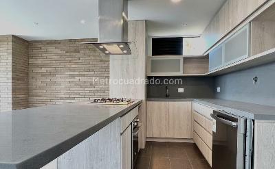 Apartamento de 2 alcobas en arriendo en Altos Del Poblado Cola Del Zorro, Medellín, 92 m² · foto 5 de 15