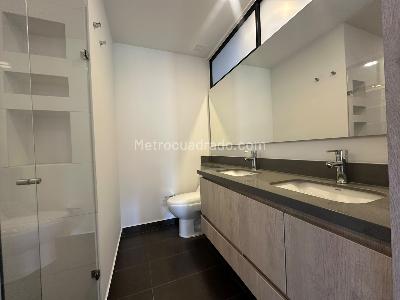 Apartamento de 2 alcobas en arriendo en Altos Del Poblado Cola Del Zorro, Medellín, 92 m² · foto 12 de 15