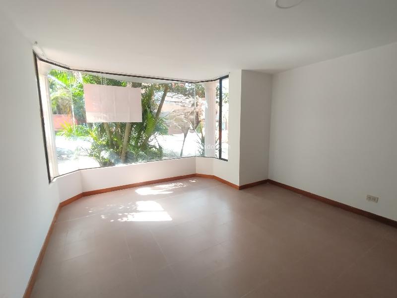 Casa Elegante de 4 Alcobas en Los Balsos - 2