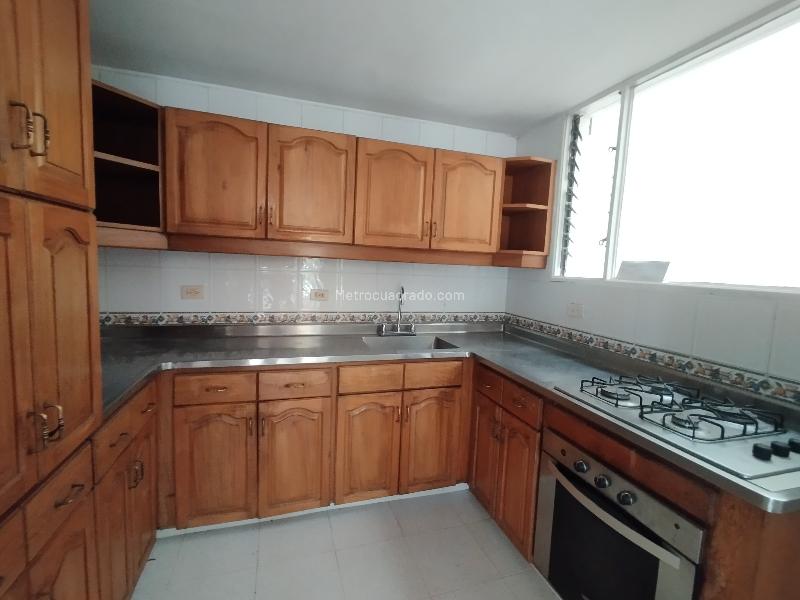 Casa Elegante de 4 Alcobas en Los Balsos - 3