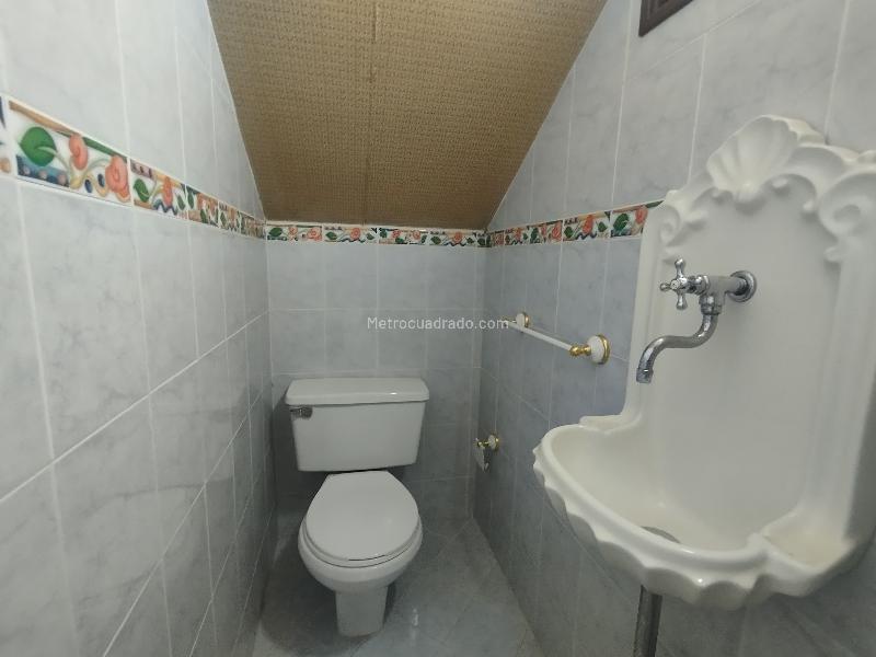 Casa Elegante de 4 Alcobas en Los Balsos - 5