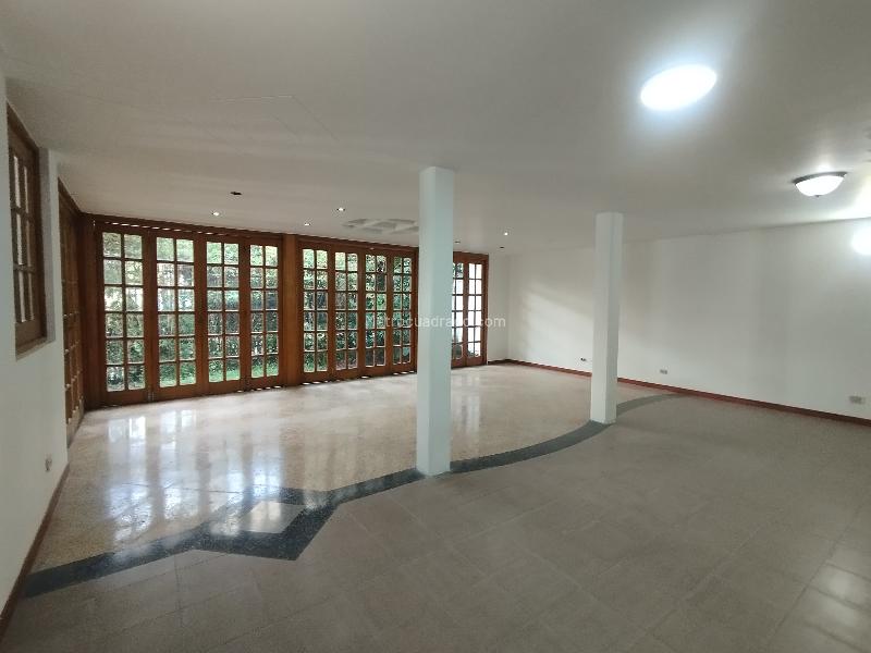 Casa Elegante de 4 Alcobas en Los Balsos - 8