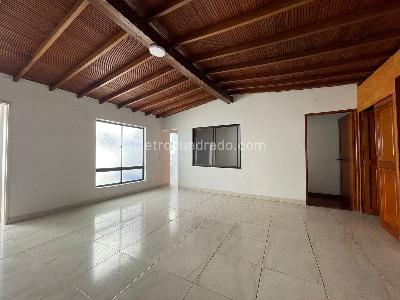 Casa de 4 alcobas en arriendo en Lorena, Medellín, 240 m² · foto 1 de 20