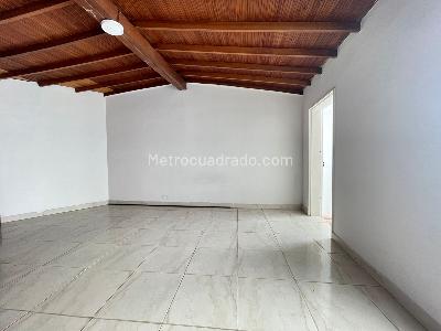 Casa de 4 alcobas en arriendo en Lorena, Medellín, 240 m² · foto 9 de 20