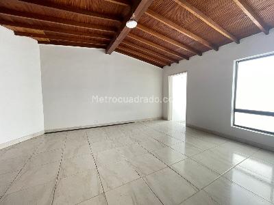 Casa de 4 alcobas en arriendo en Lorena, Medellín, 240 m² · foto 10 de 20