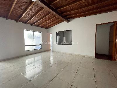 Casa de 4 alcobas en arriendo en Lorena, Medellín, 240 m² · foto 11 de 20