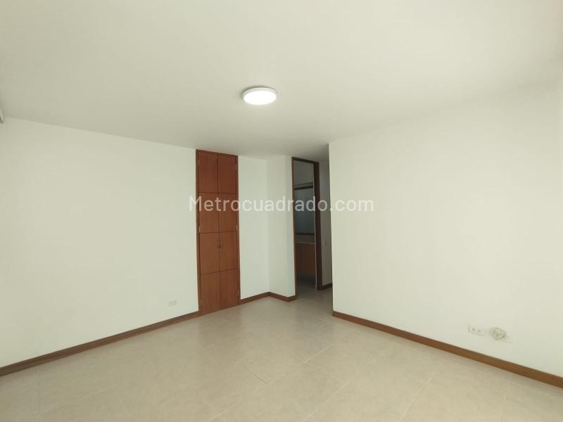 Scenic 3BR Apartment in Altos Del Poblado - 9