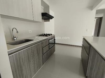 Apartamento de 3 alcobas en arriendo en Camino Verde, Envigado, 76 m² · foto 4 de 14