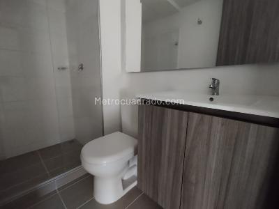 Apartamento de 3 alcobas en arriendo en Camino Verde, Envigado, 76 m² · foto 5 de 14