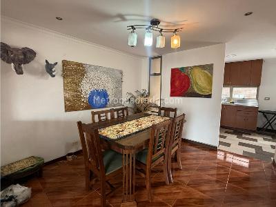 Apartamento de 3 alcobas en venta en Loma De Los Parra, Medellín, 134 m² · foto 2 de 17