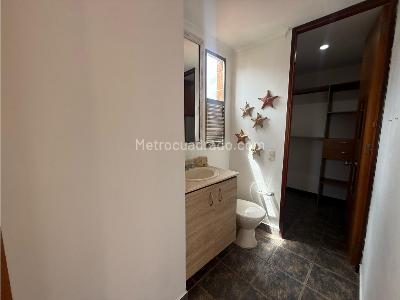 Apartamento de 3 alcobas en venta en Loma De Los Parra, Medellín, 134 m² · foto 5 de 17