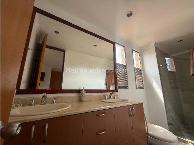 Apartamento de 3 alcobas en venta en Loma De Los Parra, Medellín, 134 m² · foto 6 de 17