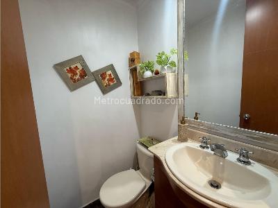 Apartamento de 3 alcobas en venta en Loma De Los Parra, Medellín, 134 m² · foto 11 de 17
