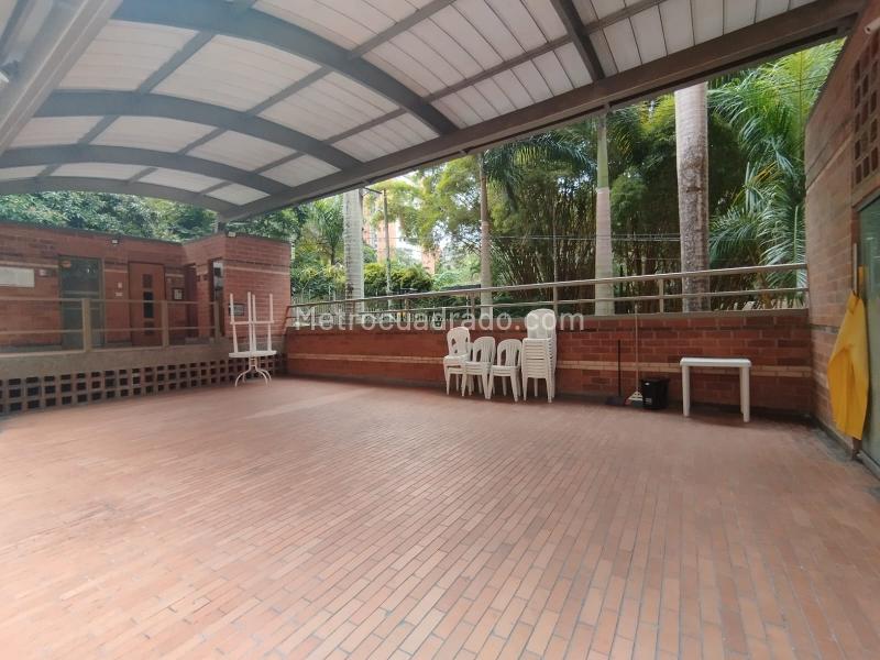 Luxury 3BR Apartment in La Florida El Poblado - 4