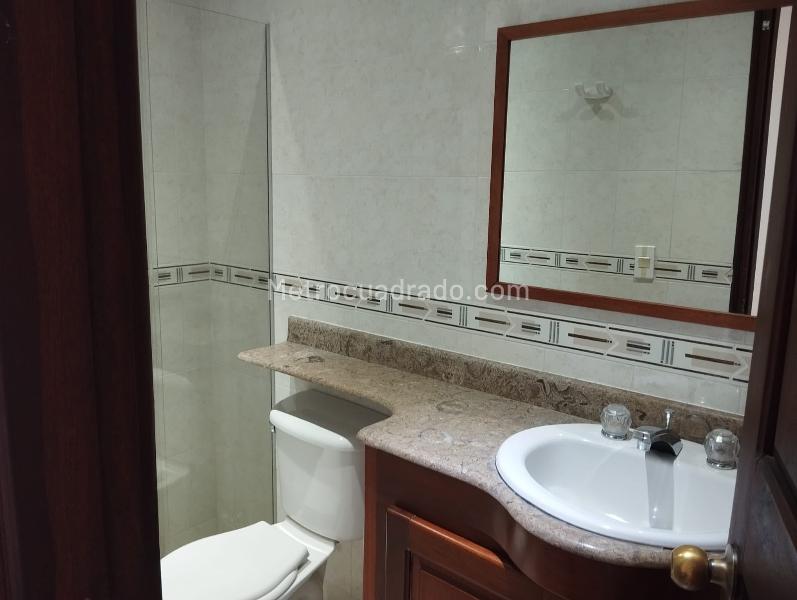 3BR Apartment with Double Parallel Parking in El Nogal Los Almendros - 9