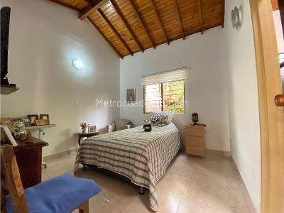 Casa de 4 alcobas en venta en El Salado, Envigado, 244 m² · foto 8 de 20