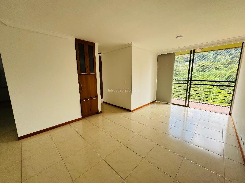 Apartamento Amplio y Luminoso de 3 Alcobas en Loma de San Julián - 2