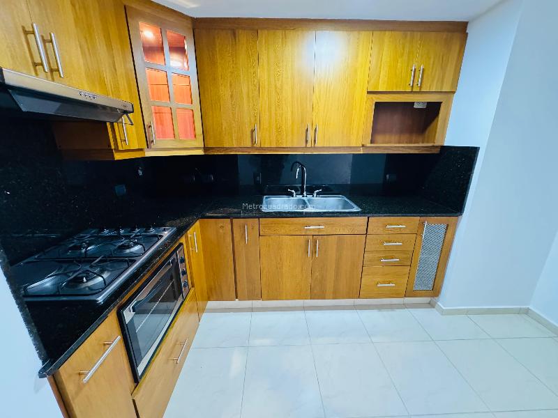 Apartamento Amplio y Luminoso de 3 Alcobas en Loma de San Julián - 3