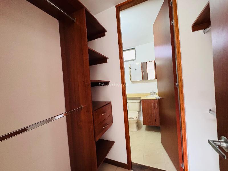 Apartamento Amplio y Luminoso de 3 Alcobas en Loma de San Julián - 5