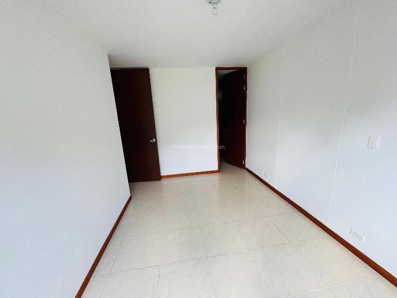 Apartamento Amplio y Luminoso de 3 Alcobas en Loma de San Julián - 6