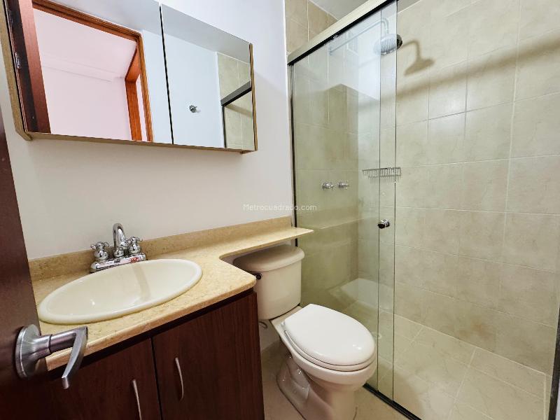 Apartamento Amplio y Luminoso de 3 Alcobas en Loma de San Julián - 8