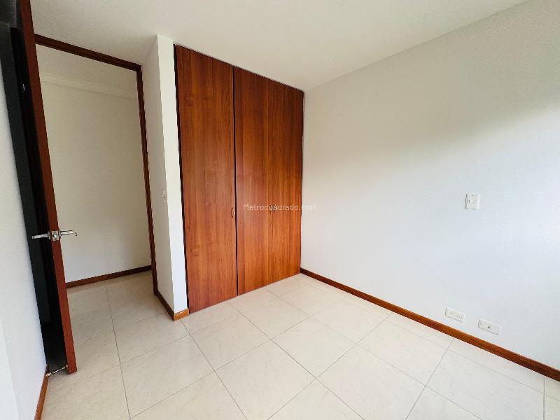 Apartamento Amplio y Luminoso de 3 Alcobas en Loma de San Julián - 9