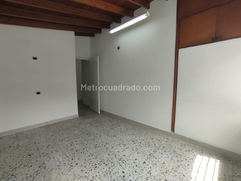 Spacious 5BR House for Living or Business in Florida Nueva - 4