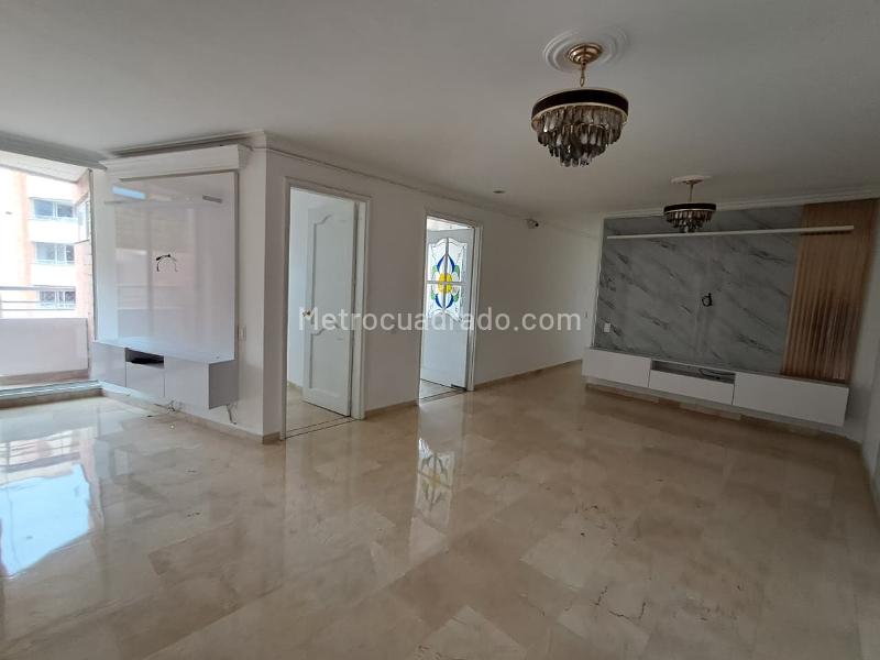 Luxury 4BR Apartment in Laureles Medellin - 4