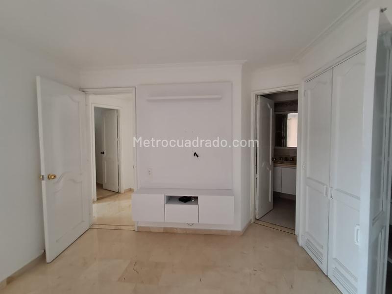 Luxury 4BR Apartment in Laureles Medellin - 6