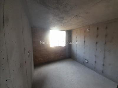 Apartamento de 3 alcobas en venta en El Trapiche, Bello, 68 m² · foto 3 de 9