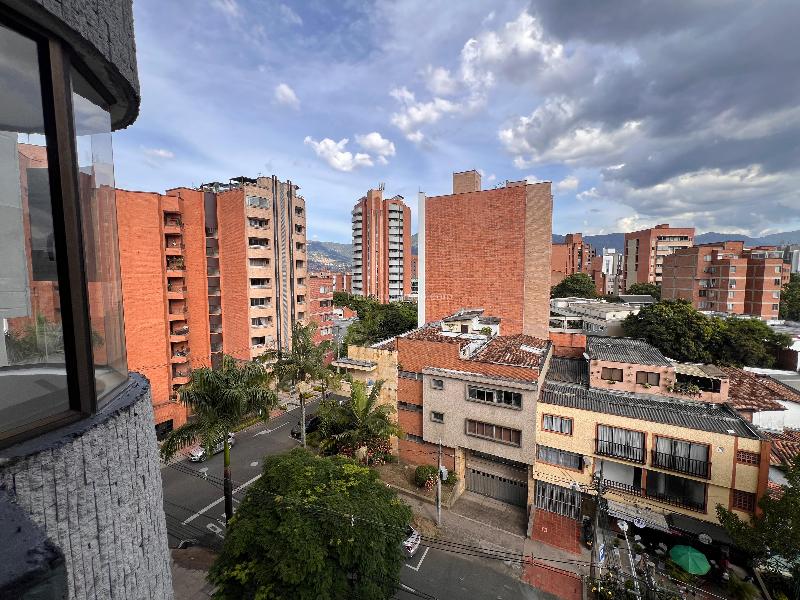 4BR Apartment with Modern Finishes in Laureles