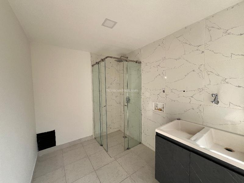 4BR Apartment with Modern Finishes in Laureles - 3