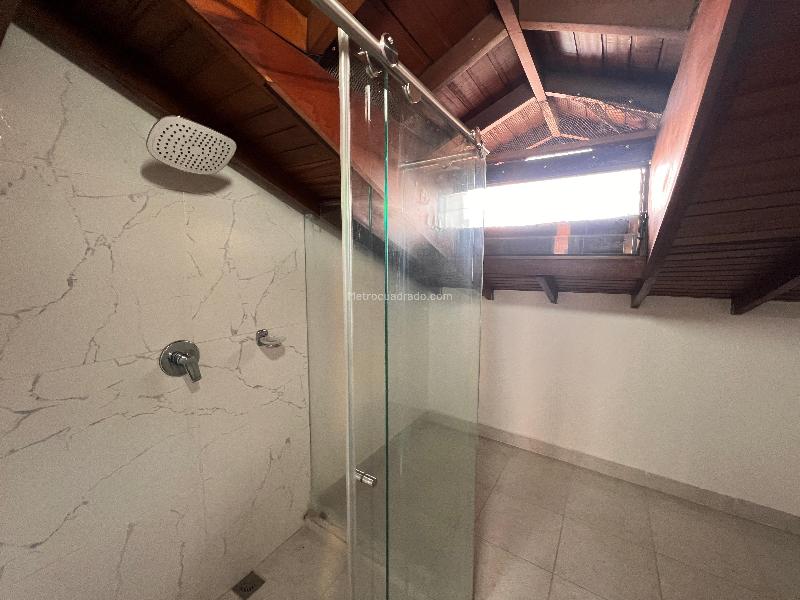 4BR Apartment with Modern Finishes in Laureles - 6