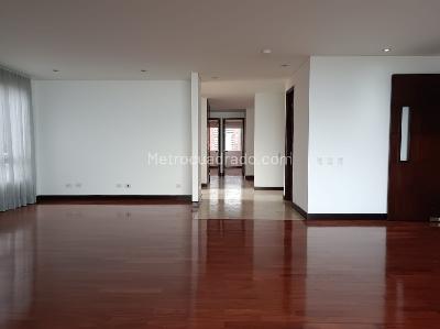 Apartamento de 3 alcobas en arriendo en La Calera, Medellín, 224 m² · foto 3 de 13