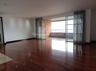 Apartamento de 3 alcobas en arriendo en La Calera, Medellín, 224 m² · foto 4 de 13