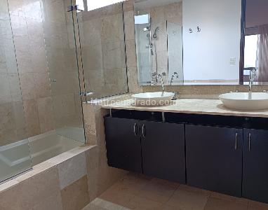 Apartamento de 3 alcobas en arriendo en La Calera, Medellín, 224 m² · foto 5 de 13