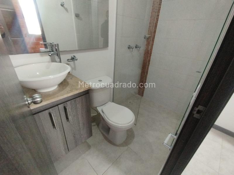 Apartamento de 2 Alcobas en Rodeo Alto con Balcón - 7