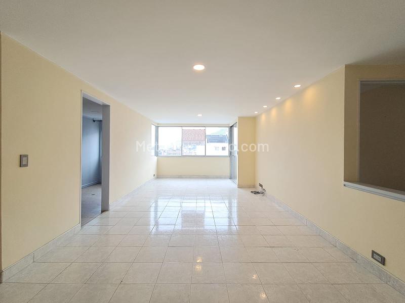 Apartamento Amplio en Arriendo en Bombona - 2