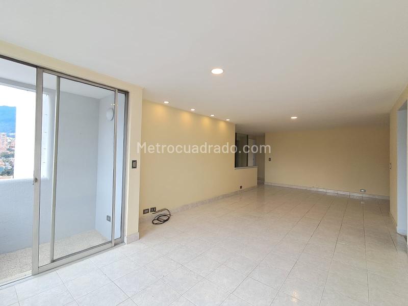 Apartamento Amplio en Arriendo en Bombona - 4