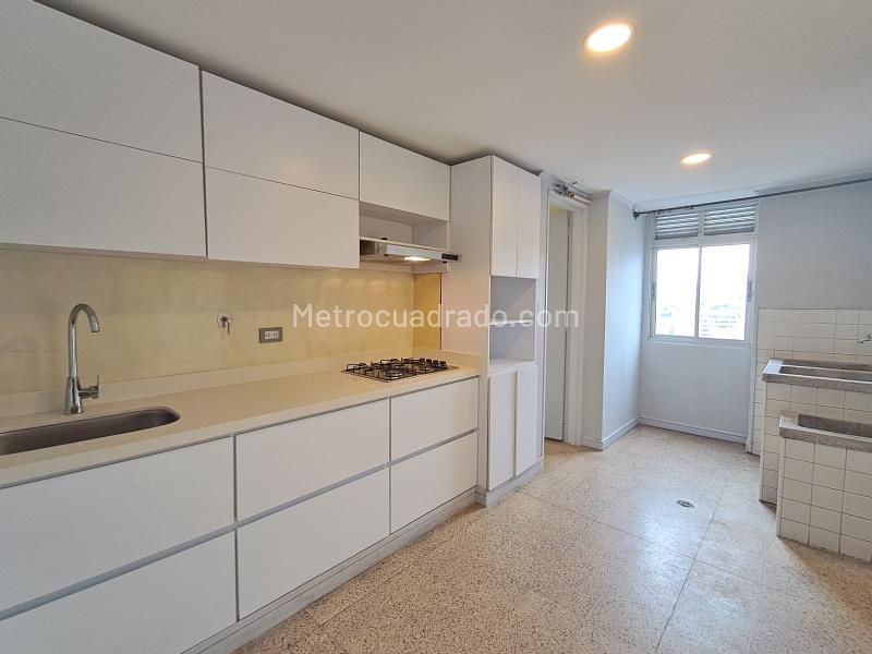 Apartamento Amplio en Arriendo en Bombona - 8