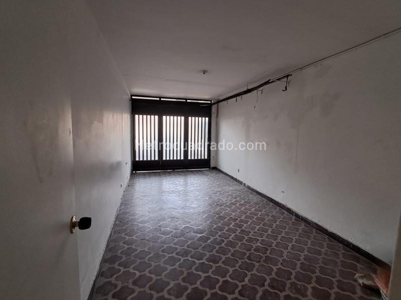 Casa Comercial de 5 Alcobas en Simon Bolivar - 2