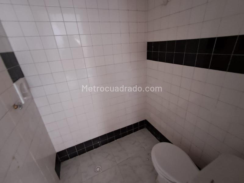 Casa Comercial de 5 Alcobas en Simon Bolivar - 6